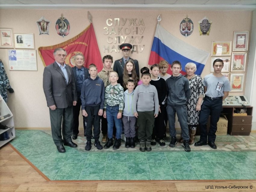 Совместно с ветеранами МВД организована экскурсия в музей МВД МО МВД России Усольский  для детей из замещающих семей.